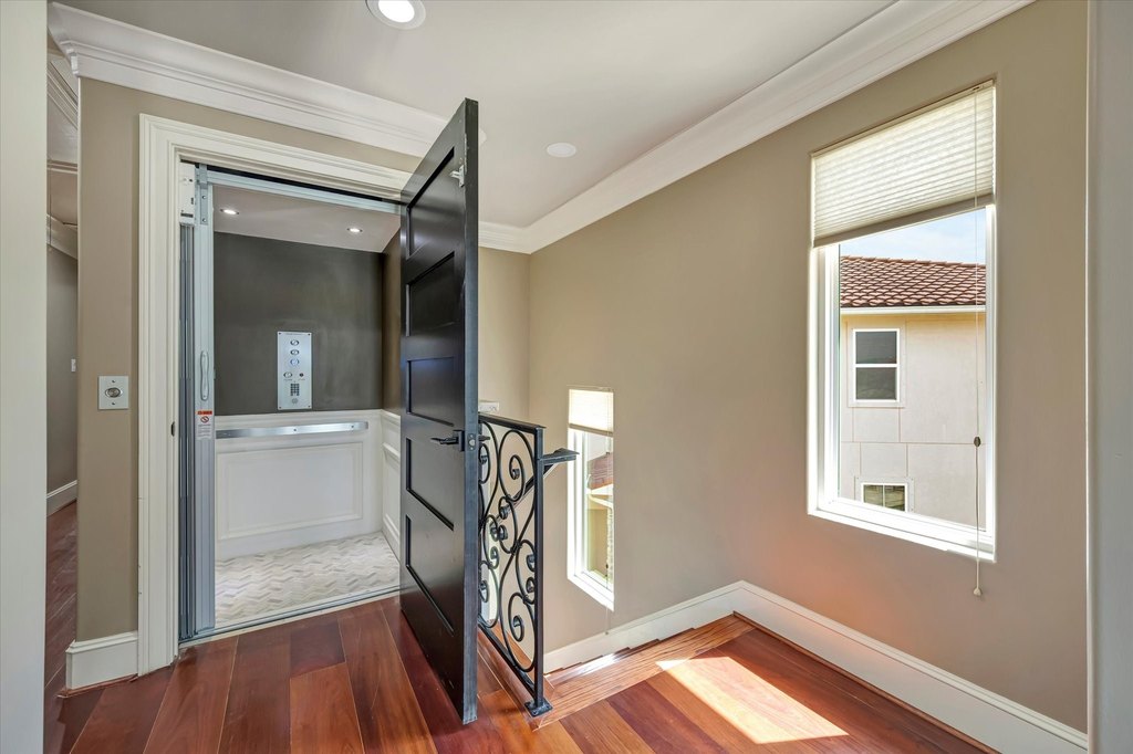 Seabrook, Texas, 77586, United States, 5 Bedrooms Bedrooms, ,4 BathroomsBathrooms,Residential,Forsale,1954136