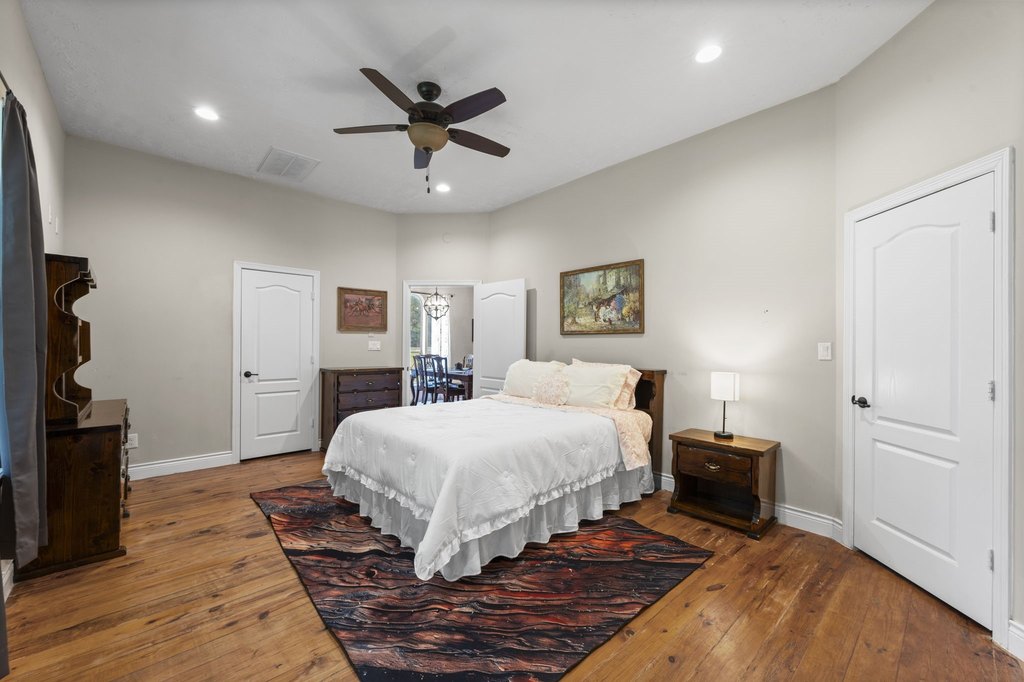 Montgomery, Texas, 77316, United States, 5 Bedrooms Bedrooms, ,3 BathroomsBathrooms,Residential,Forsale,1973417