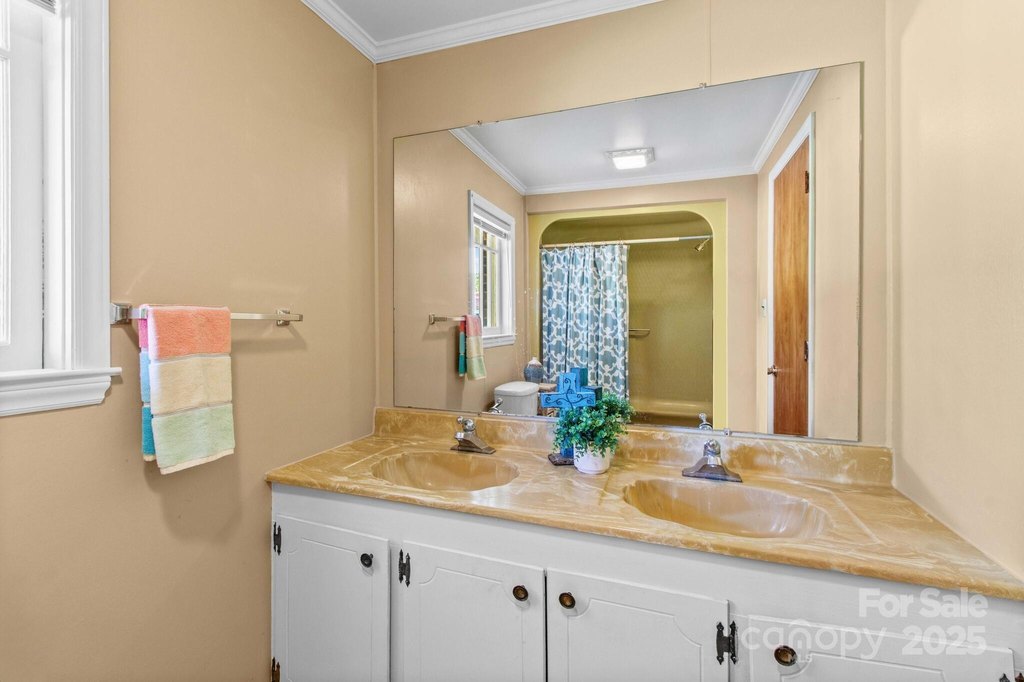 Kannapolis, North Carolina, 28081, United States, 6 Bedrooms Bedrooms, ,4 BathroomsBathrooms,Residential,Forsale,1985977