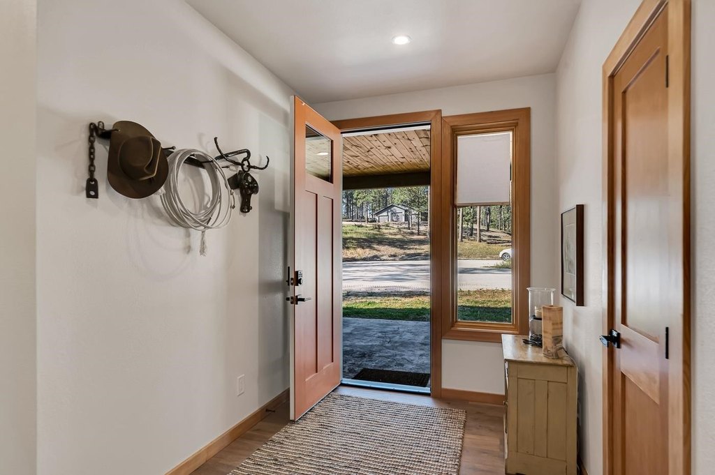 Custer, South Dakota, 57730, United States, 2 Bedrooms Bedrooms, ,2 BathroomsBathrooms,Residential,Forsale,1962260