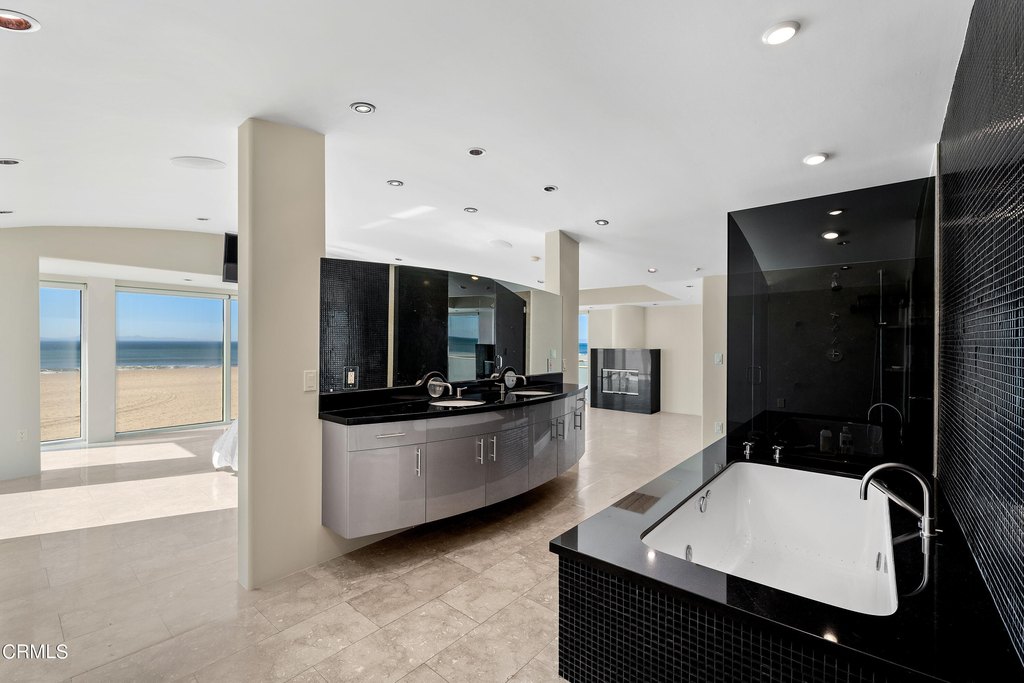 Oxnard, California, 93035, United States, 4 Bedrooms Bedrooms, ,4.5 BathroomsBathrooms,Residential,Forsale,1985940