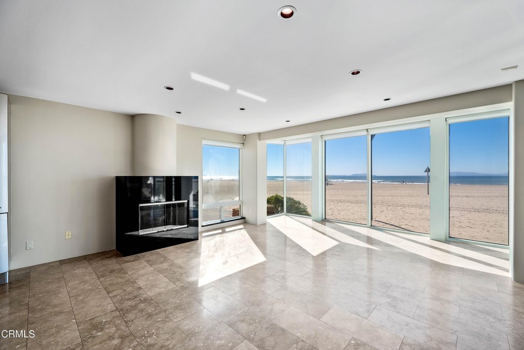 Oxnard, California, 93035, United States, 4 Bedrooms Bedrooms, ,4.5 BathroomsBathrooms,Residential,Forsale,1985940