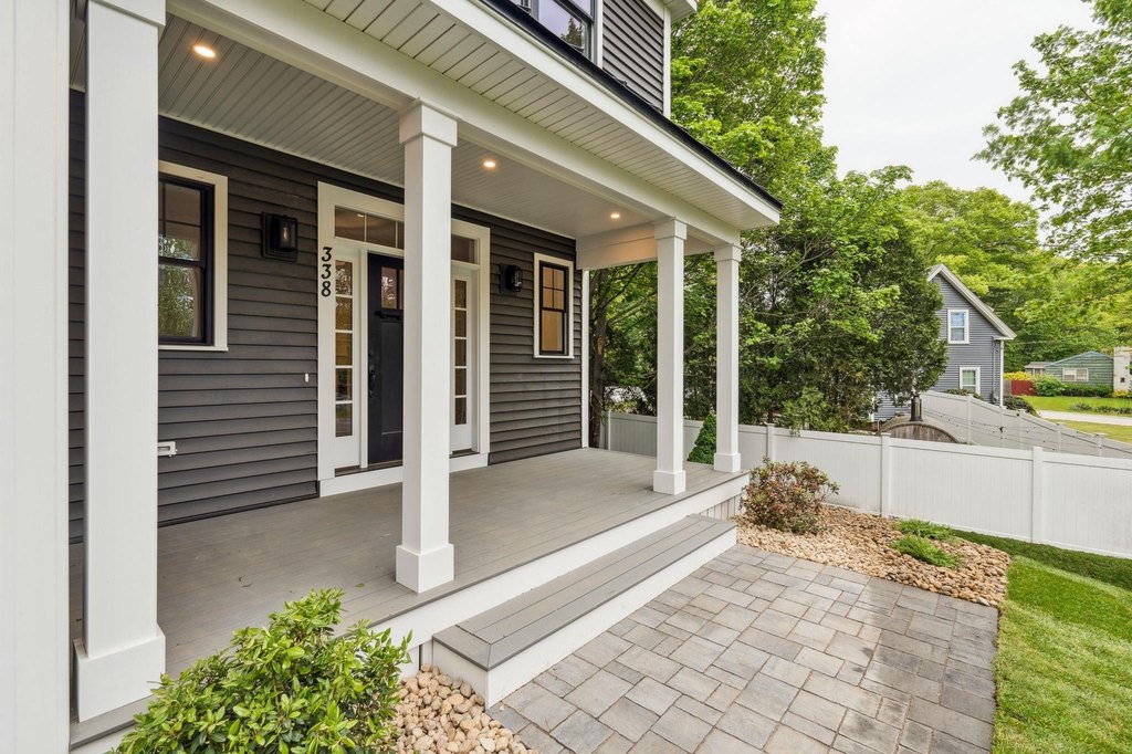 Kittery, Maine, 03905, United States, 4 Bedrooms Bedrooms, ,2.5 BathroomsBathrooms,Residential,Forsale,2002410