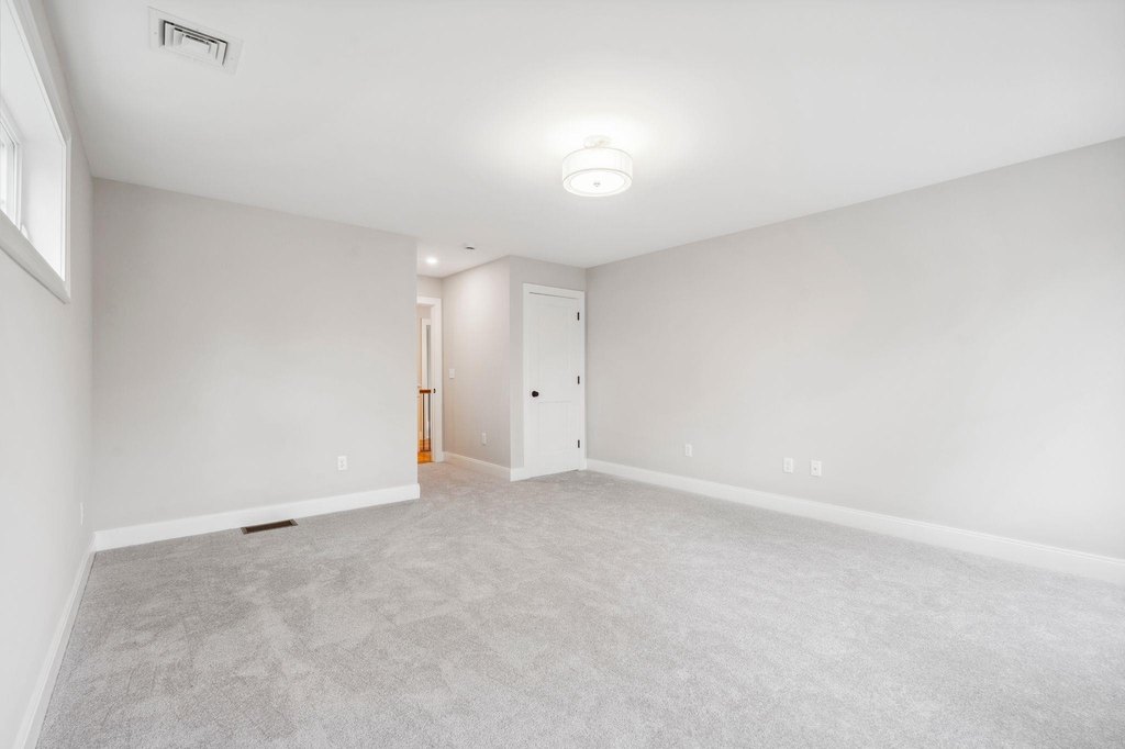 Kittery, Maine, 03905, United States, 4 Bedrooms Bedrooms, ,2.5 BathroomsBathrooms,Residential,Forsale,2002410