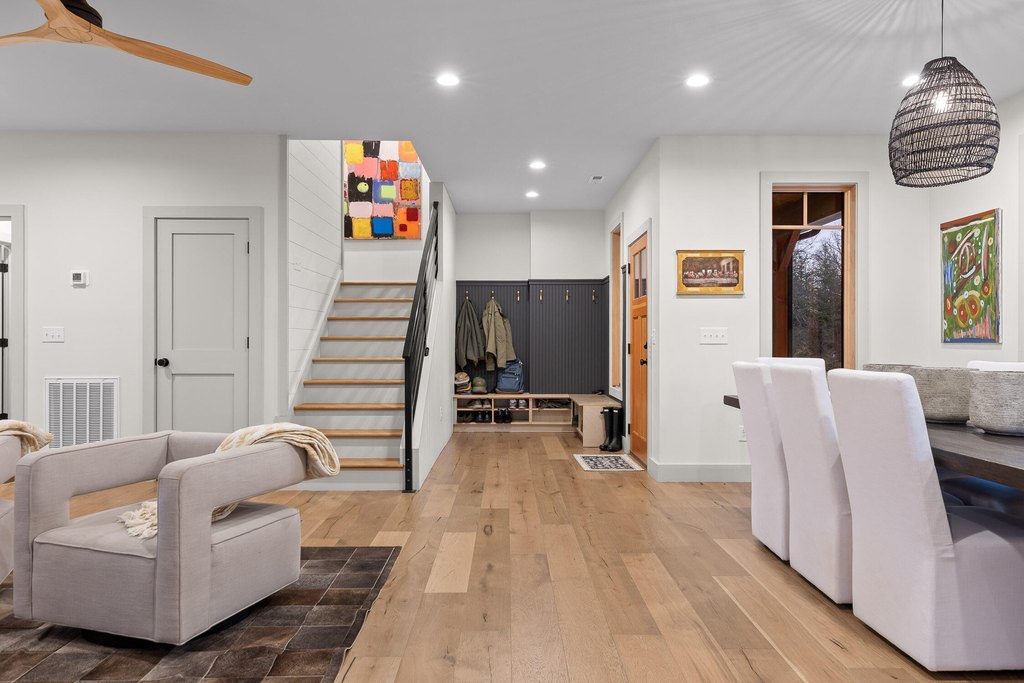 Signal Mountain, Tennessee, 37377, United States, 5 Bedrooms Bedrooms, ,5.5 BathroomsBathrooms,Residential,Forsale,1995324