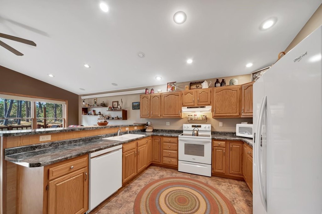 Custer, South Dakota, 57730, United States, 3 Bedrooms Bedrooms, ,2 BathroomsBathrooms,Residential,Forsale,1962258