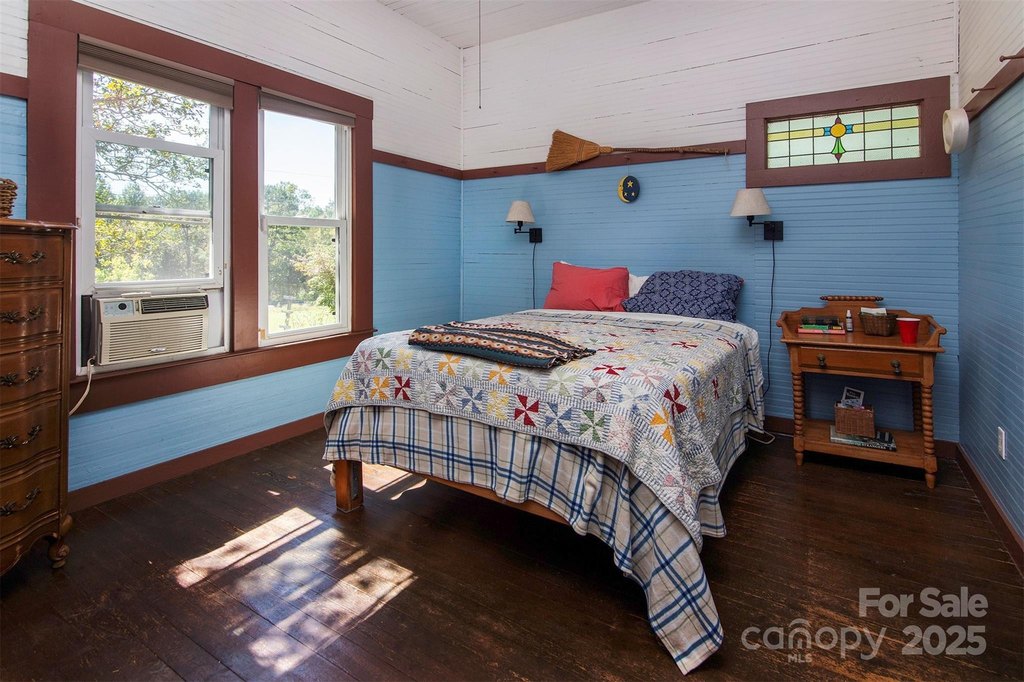 Vale, North Carolina, 28168, United States, 4 Bedrooms Bedrooms, ,1 BathroomBathrooms,Residential,Forsale,1985976