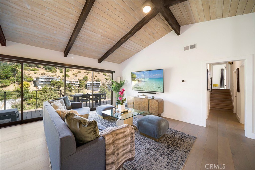 Los Angeles, California, 90046, United States, 3 Bedrooms Bedrooms, ,2 BathroomsBathrooms,Residential,Forsale,1985943