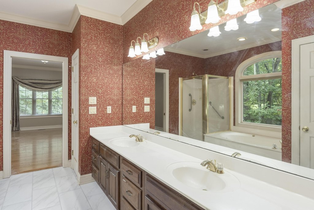 Signal Mountain, Tennessee, 37377, United States, 5 Bedrooms Bedrooms, ,3.5 BathroomsBathrooms,Residential,Forsale,1995325