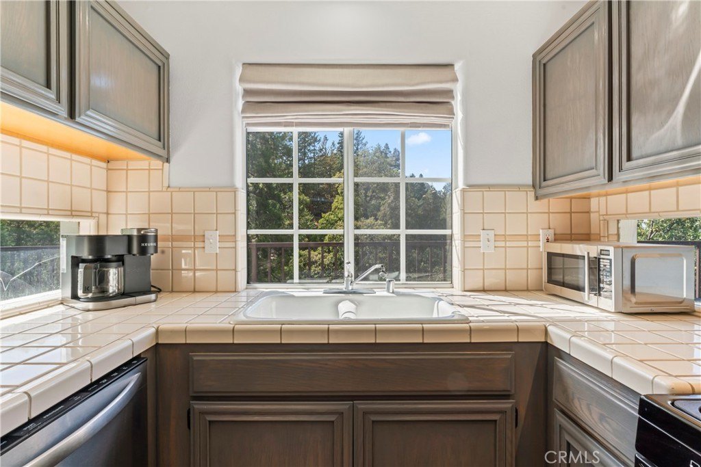 Lake Arrowhead, California, 92352, United States, 3 Bedrooms Bedrooms, ,2.5 BathroomsBathrooms,Residential,Forsale,1971045