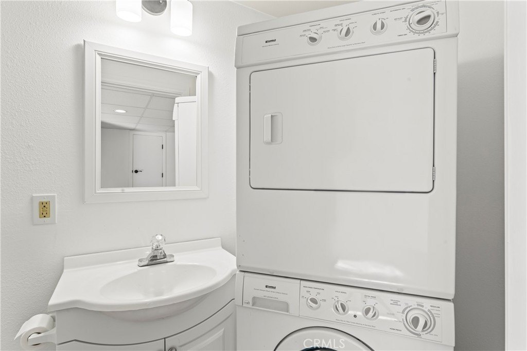 Lake Arrowhead, California, 92352, United States, 3 Bedrooms Bedrooms, ,2.5 BathroomsBathrooms,Residential,Forsale,1971045