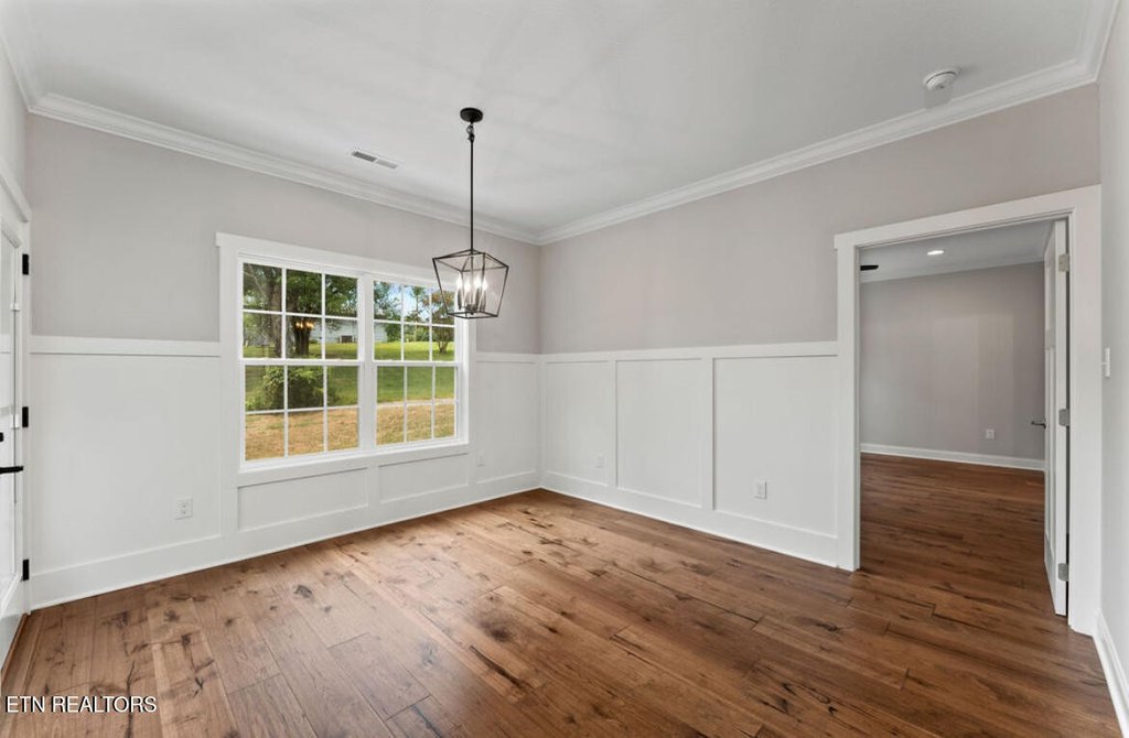 Lenoir City, Tennessee, 37771, United States, 5 Bedrooms Bedrooms, ,3.5 BathroomsBathrooms,Residential,Forsale,1999349