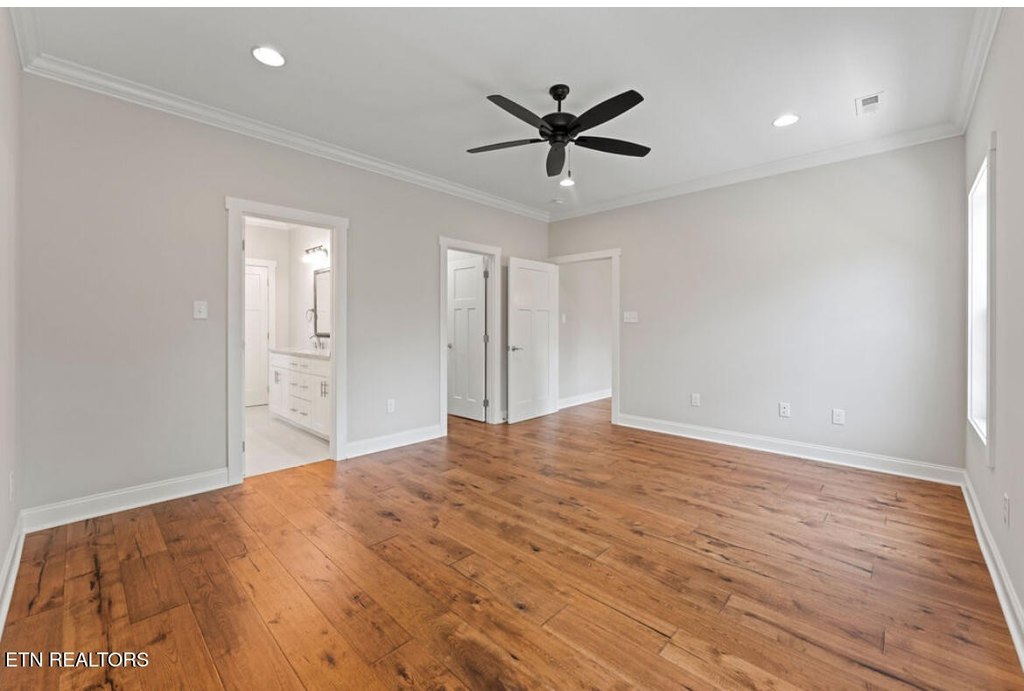 Lenoir City, Tennessee, 37771, United States, 5 Bedrooms Bedrooms, ,3.5 BathroomsBathrooms,Residential,Forsale,1999349