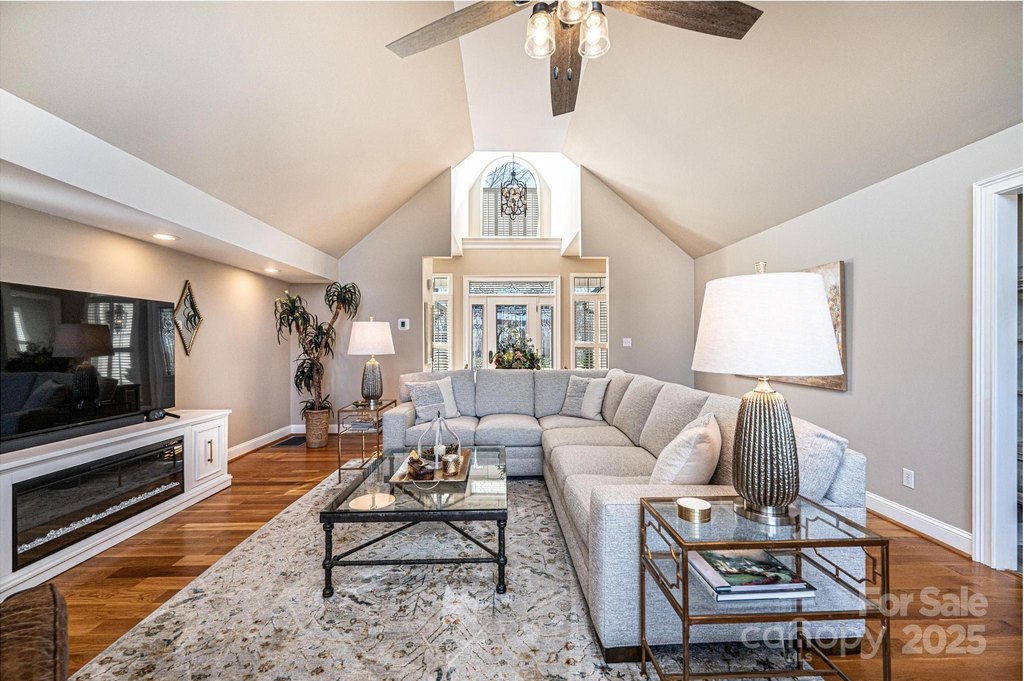 Hickory, North Carolina, 28601, United States, 3 Bedrooms Bedrooms, ,2 BathroomsBathrooms,Residential,Forsale,2014455