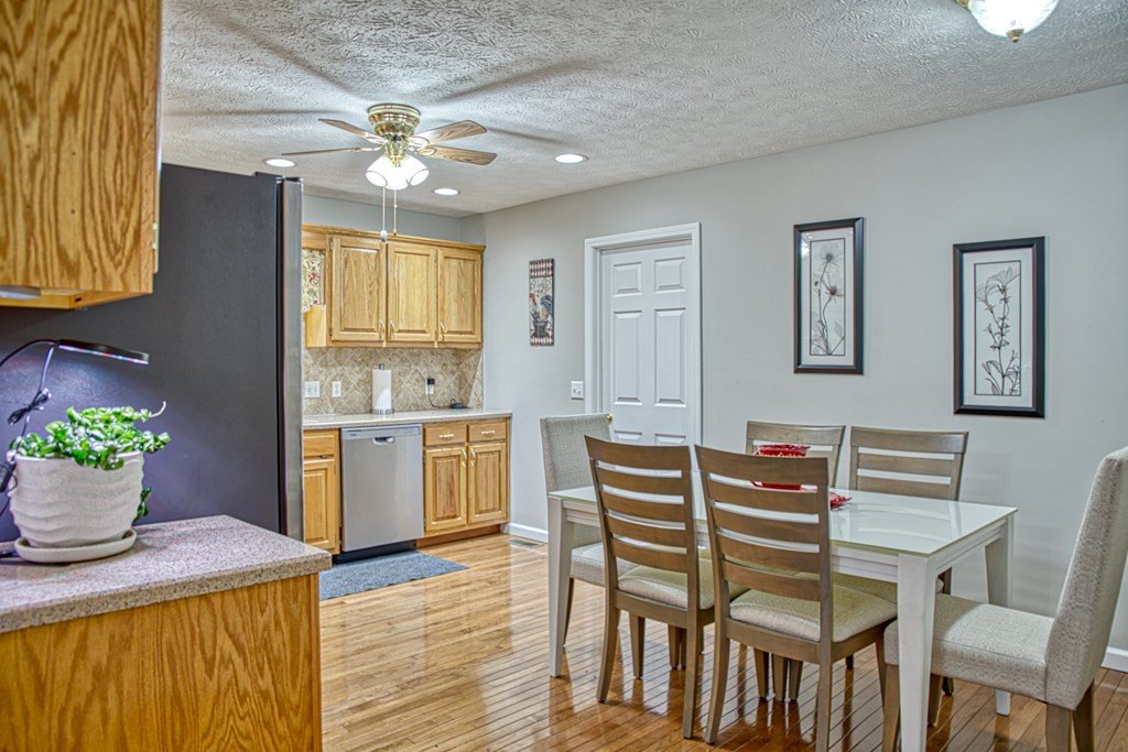 Cookeville, Tennessee, 38506, United States, 3 Bedrooms Bedrooms, ,2 BathroomsBathrooms,Residential,Forsale,2010951