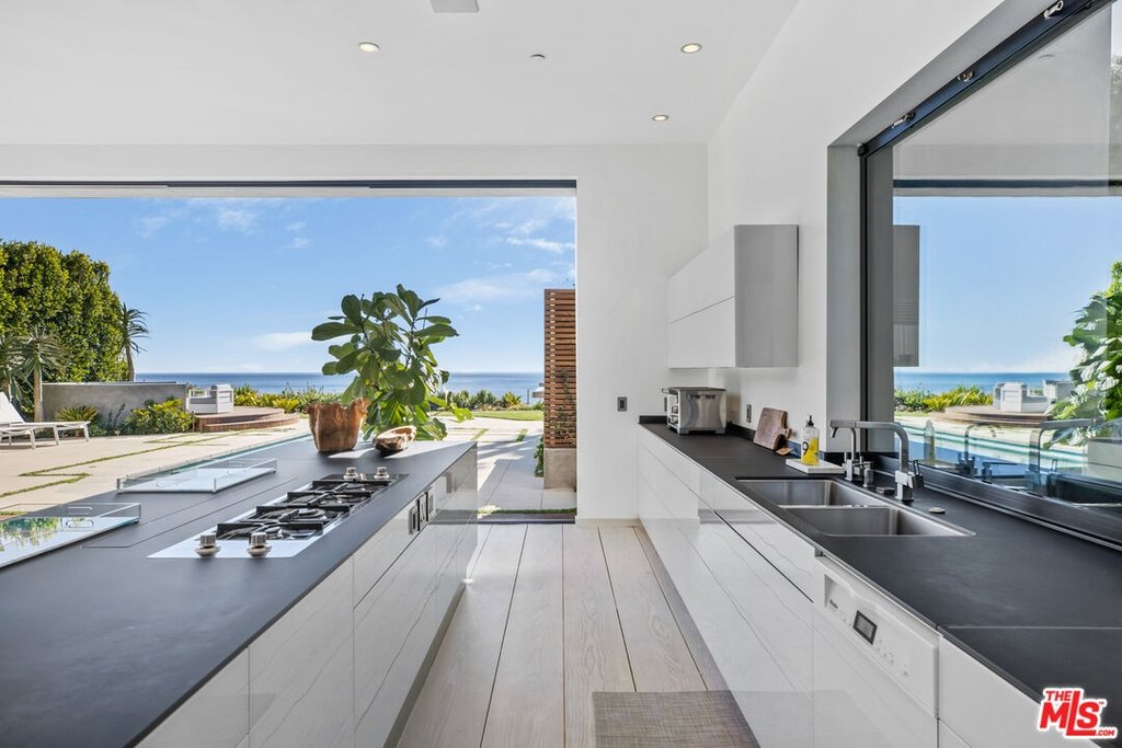 MALIBU, California, 90265, United States, 3 Bedrooms Bedrooms, ,4 BathroomsBathrooms,Residential,Forsale,2001429