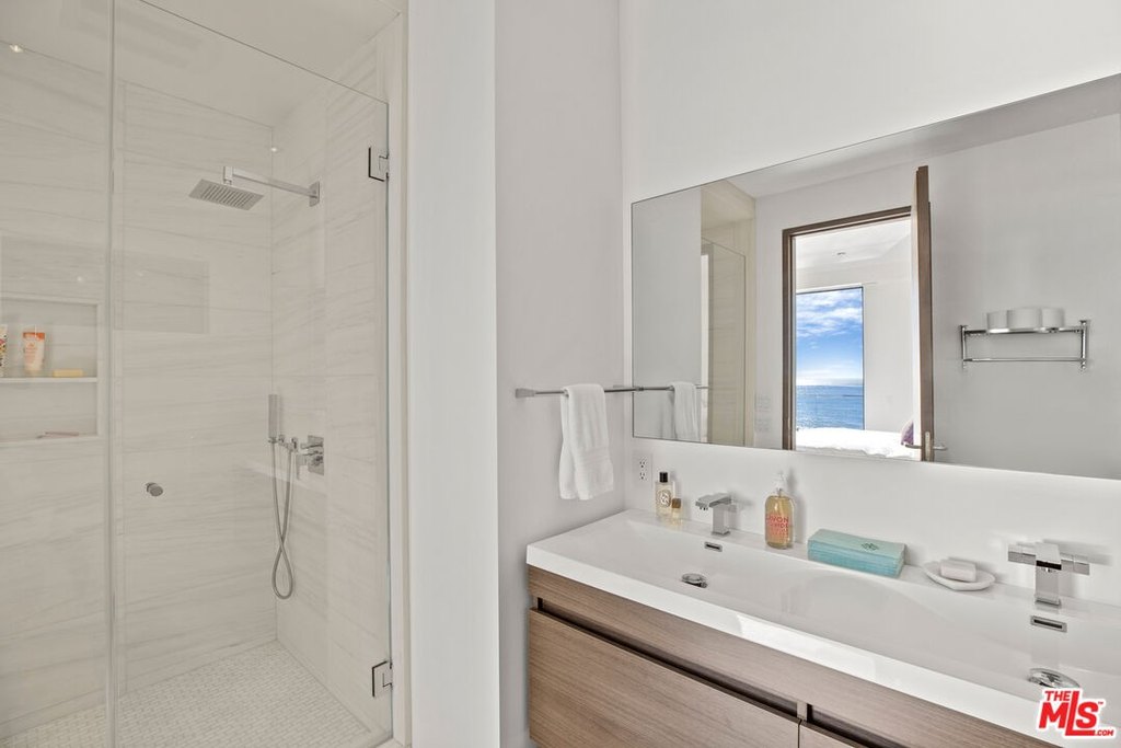 MALIBU, California, 90265, United States, 3 Bedrooms Bedrooms, ,4 BathroomsBathrooms,Residential,Forsale,2001429