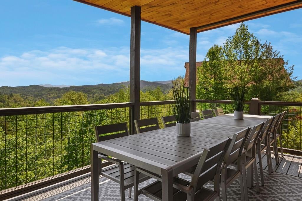 Sevierville, Tennessee, 37862, United States, 3 Bedrooms Bedrooms, ,6.5 BathroomsBathrooms,Residential,Forsale,2011936