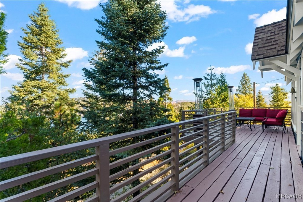 Lake Arrowhead, California, 92352, United States, 2 Bedrooms Bedrooms, ,2 BathroomsBathrooms,Residential,Forsale,1971035