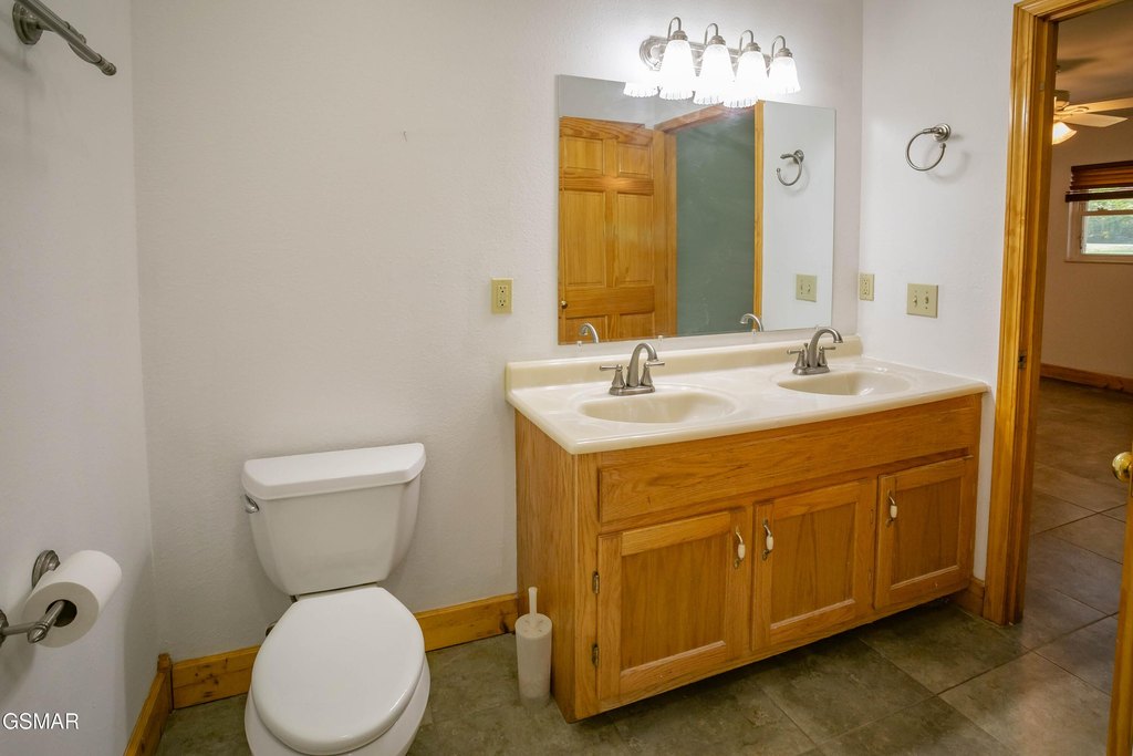 Sevierville, Tennessee, 37862, United States, 3 Bedrooms Bedrooms, ,2 BathroomsBathrooms,Residential,Forsale,1973584