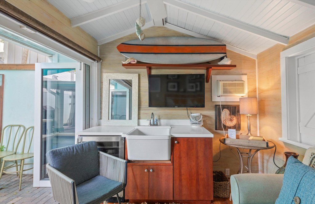 Key West, Florida, 33040, United States, 3 Bedrooms Bedrooms, ,1.5 BathroomsBathrooms,Residential,Forsale,1972001