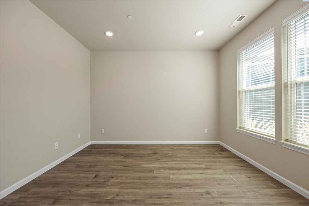 Richland, Washington, 99352, United States, 4 Bedrooms Bedrooms, ,2.5 BathroomsBathrooms,Residential,Forsale,1990696