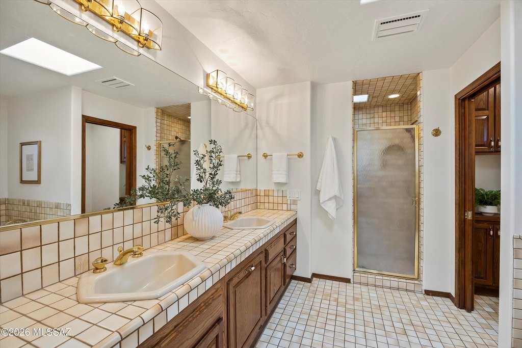 Tucson, Arizona, 85750, United States, 4 Bedrooms Bedrooms, ,3.5 BathroomsBathrooms,Residential,Forsale,2009547