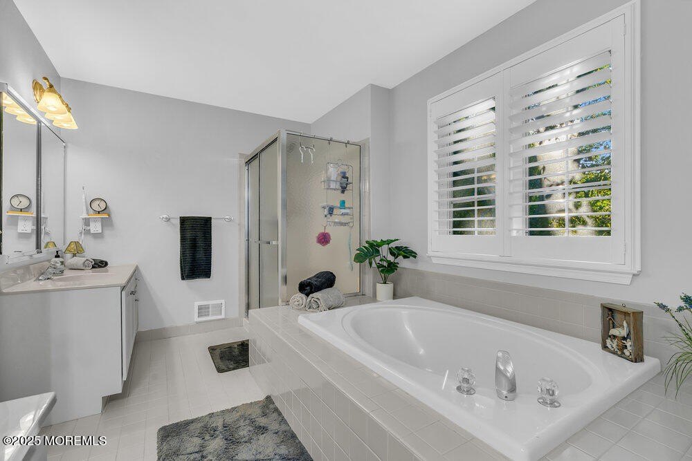 Howell, New Jersey, 07731, United States, 5 Bedrooms Bedrooms, ,3.5 BathroomsBathrooms,Residential,Forsale,1984548