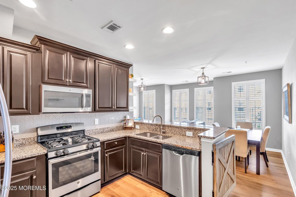 Tinton Falls, New Jersey, 07753, United States, 2 Bedrooms Bedrooms, ,2.5 BathroomsBathrooms,Residential,Forsale,1994029