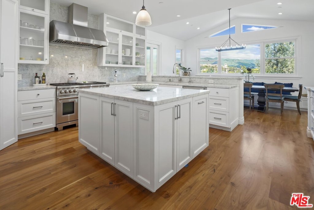 Malibu, California, 90265, United States, 5 Bedrooms Bedrooms, ,4.5 BathroomsBathrooms,Residential,Forsale,2001438