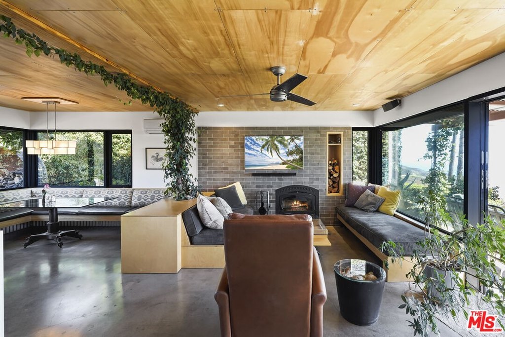 Malibu, California, 90265, United States, 3 Bedrooms Bedrooms, ,2.5 BathroomsBathrooms,Residential,Forsale,2009617