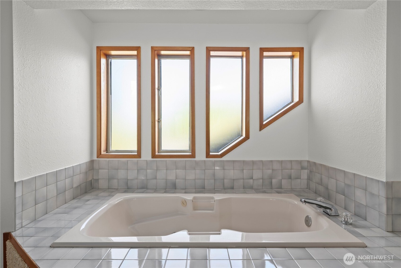 Oak Harbor, Washington, 98277, United States, 4 Bedrooms Bedrooms, ,2 BathroomsBathrooms,Residential,Forsale,1965888