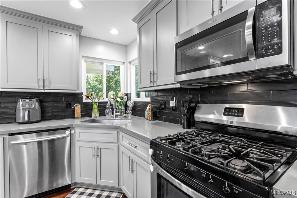 Lake Arrowhead, California, 92352, United States, 3 Bedrooms Bedrooms, ,2.5 BathroomsBathrooms,Residential,Forsale,2004859