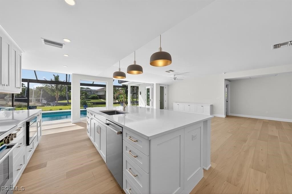 Sanibel, Florida, 33957, United States, 4 Bedrooms Bedrooms, ,3 BathroomsBathrooms,Residential,Forsale,1971925