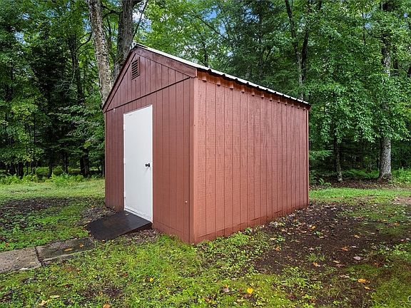 Eagle Bay, New York, 13331, United States, 3 Bedrooms Bedrooms, ,2 BathroomsBathrooms,Residential,Forsale,1969693