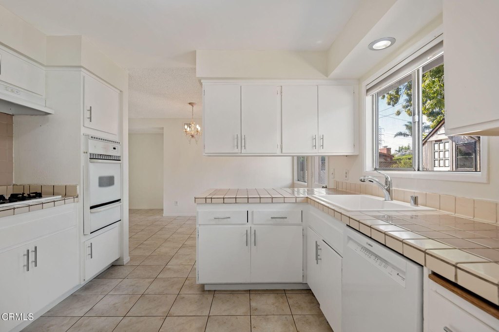 Ventura, California, 93003, United States, 3 Bedrooms Bedrooms, ,2 BathroomsBathrooms,Residential,Forsale,1985946