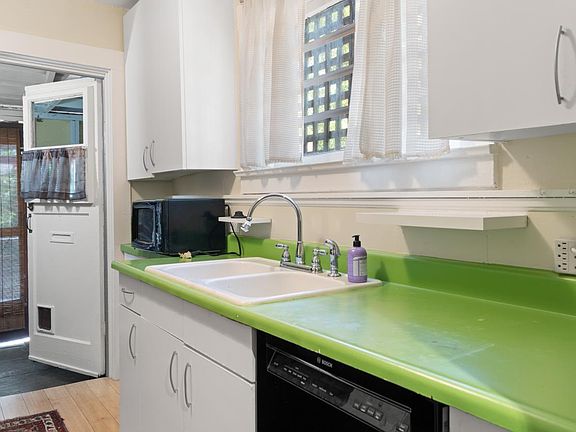 San Anselmo, California, 94960, United States, 2 Bedrooms Bedrooms, ,2 BathroomsBathrooms,Residential,Forsale,1985926