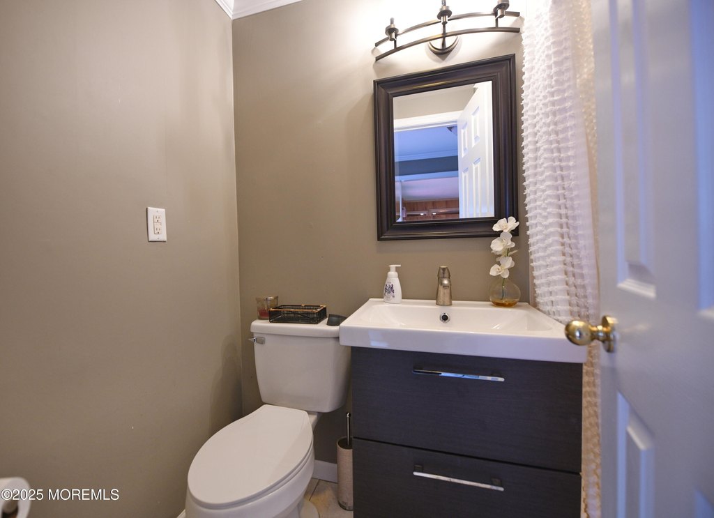 Lincroft, New Jersey, 07738, United States, 4 Bedrooms Bedrooms, ,3 BathroomsBathrooms,Residential,Forsale,2008478