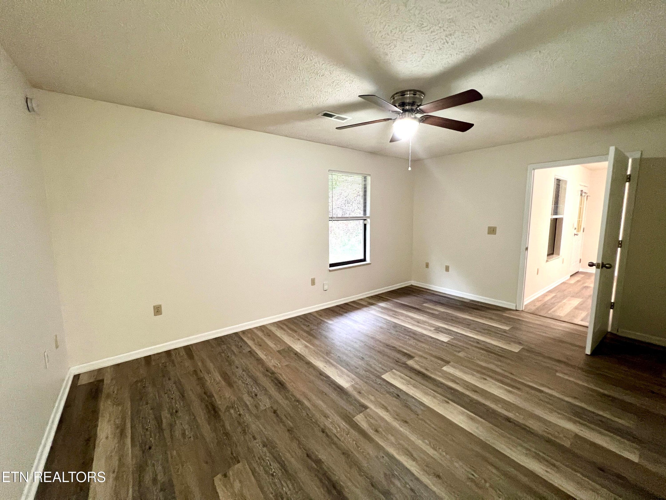 Kodak, Tennessee, 37764, United States, 2 Bedrooms Bedrooms, ,2 BathroomsBathrooms,Residential,Forsale,1973589