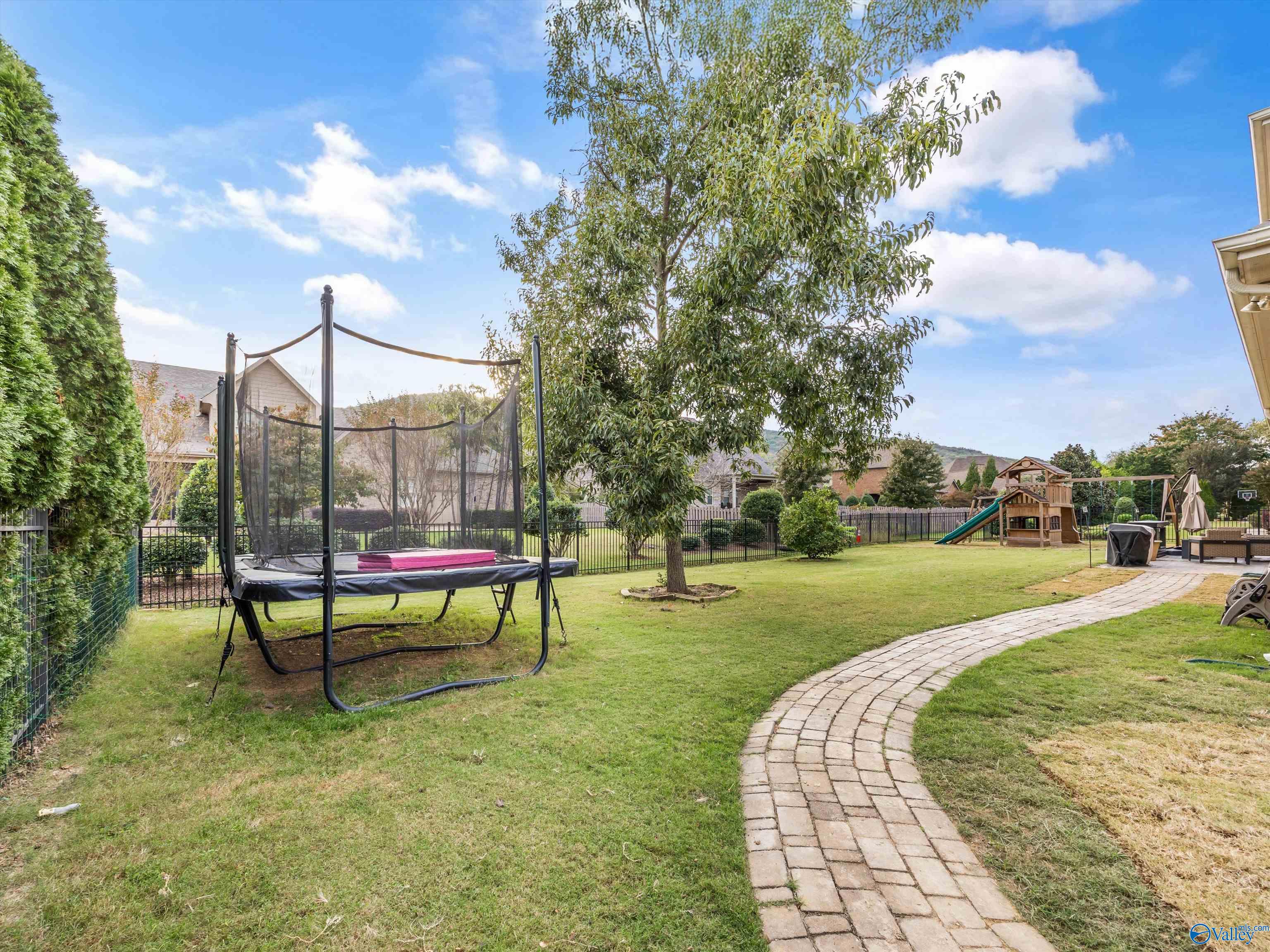 Gurley, Alabama, 35748, United States, 5 Bedrooms Bedrooms, ,4.5 BathroomsBathrooms,Residential,Forsale,2007711