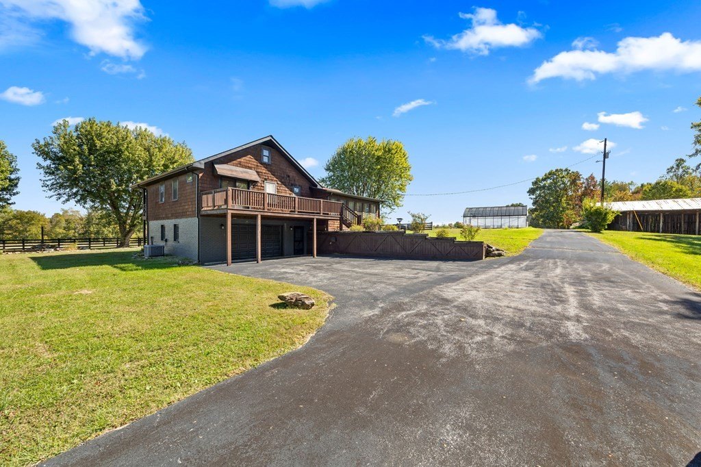 Byrdstown, Tennessee, 38549, United States, 2 Bedrooms Bedrooms, ,3 BathroomsBathrooms,Residential,Forsale,1996611