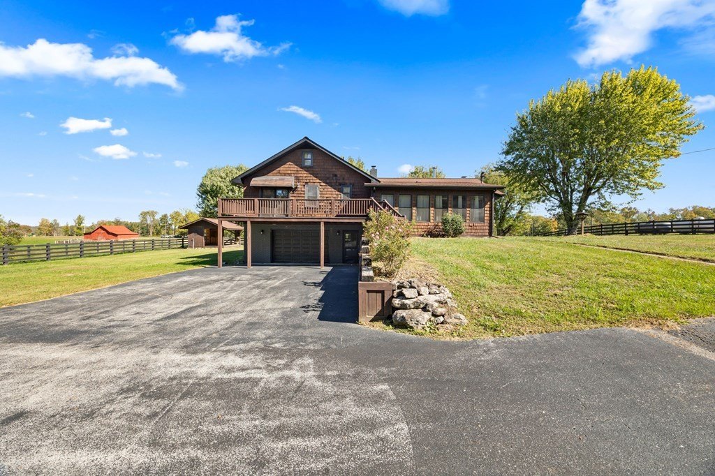 Byrdstown, Tennessee, 38549, United States, 2 Bedrooms Bedrooms, ,3 BathroomsBathrooms,Residential,Forsale,1996611