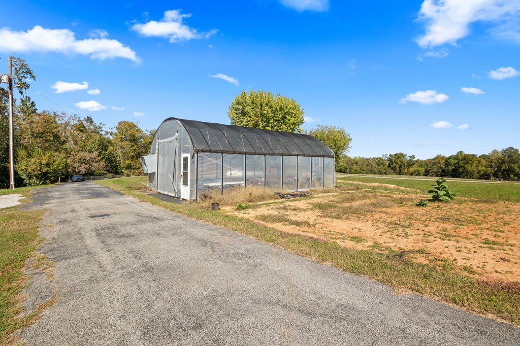 Byrdstown, Tennessee, 38549, United States, 2 Bedrooms Bedrooms, ,3 BathroomsBathrooms,Residential,Forsale,1996611