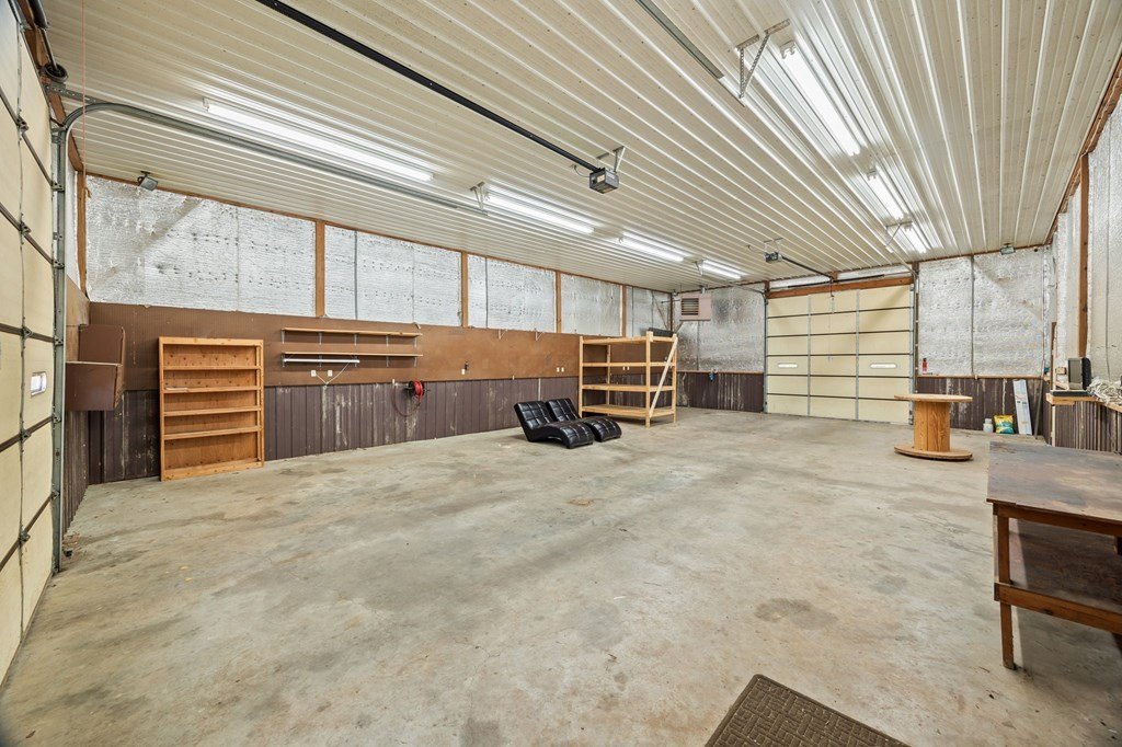 Byrdstown, Tennessee, 38549, United States, 2 Bedrooms Bedrooms, ,3 BathroomsBathrooms,Residential,Forsale,1996611