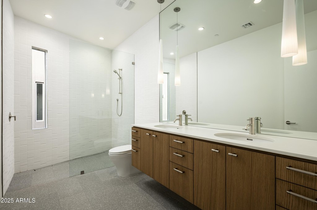 Paradise Valley, Arizona, 85253, United States, 5 Bedrooms Bedrooms, ,6 BathroomsBathrooms,Residential,Forsale,2000265