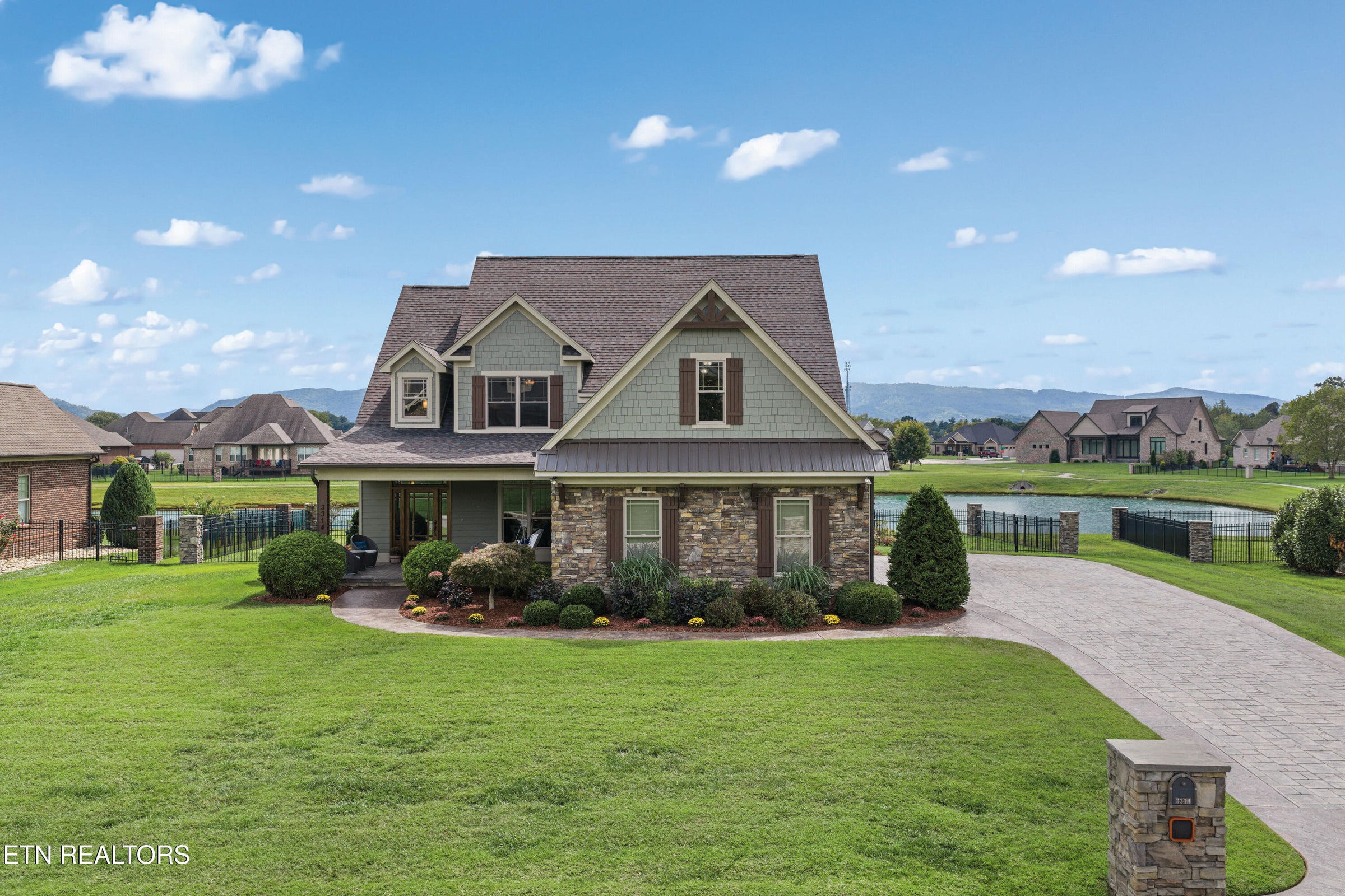 Maryville, Tennessee, 37804, United States, 4 Bedrooms Bedrooms, ,2 BathroomsBathrooms,Residential,Forsale,1973599