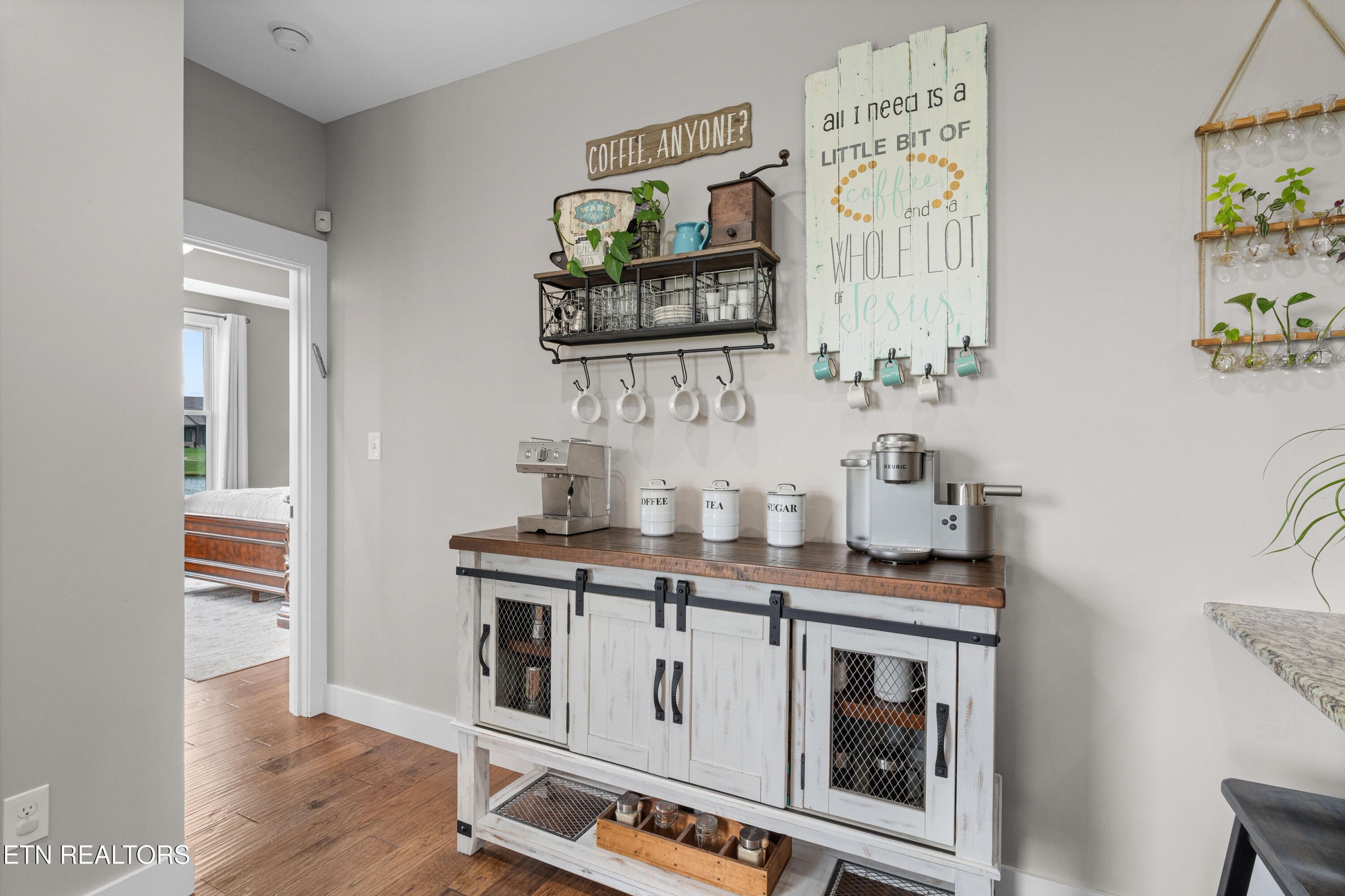 Maryville, Tennessee, 37804, United States, 4 Bedrooms Bedrooms, ,2 BathroomsBathrooms,Residential,Forsale,1973599