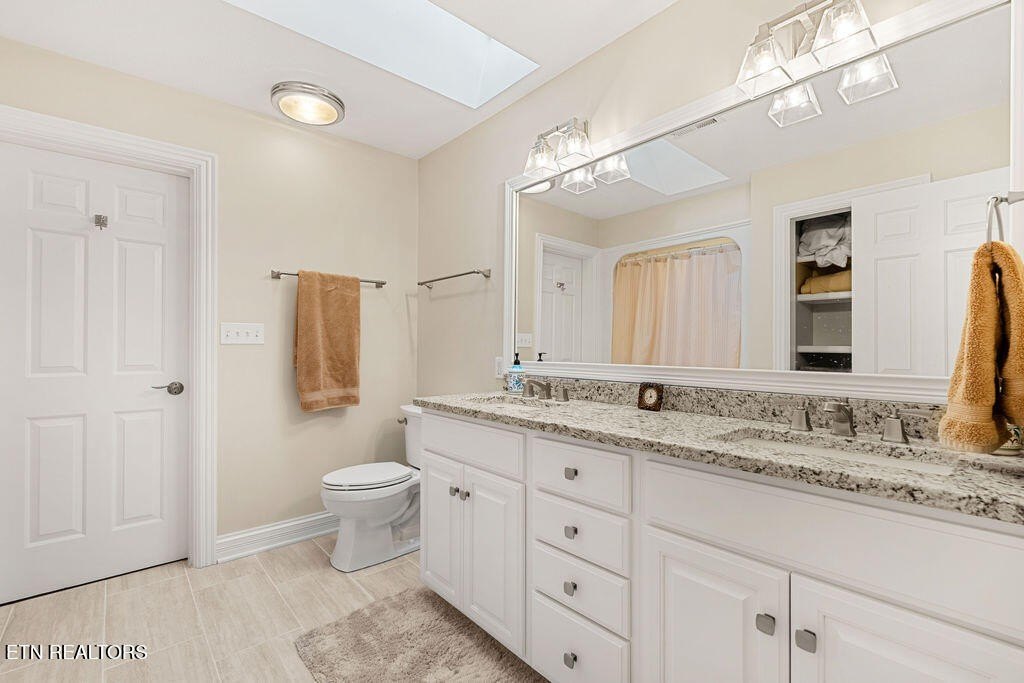 Loudon, Tennessee, 37774, United States, 4 Bedrooms Bedrooms, ,4.5 BathroomsBathrooms,Residential,Forsale,1973605