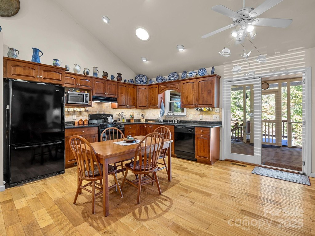 Landrum, South Carolina, 29356, United States, 2 Bedrooms Bedrooms, ,2.5 BathroomsBathrooms,Residential,Forsale,2004298