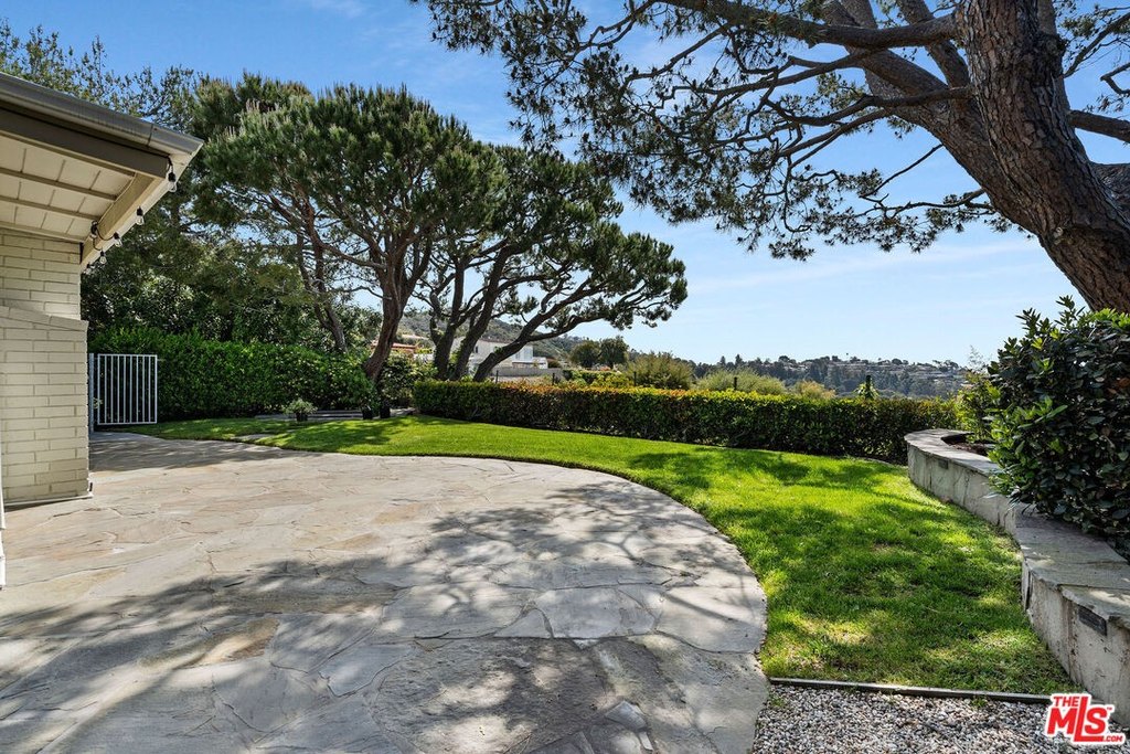 Malibu, California, 90265, United States, 4 Bedrooms Bedrooms, ,3 BathroomsBathrooms,Residential,Forsale,2009629